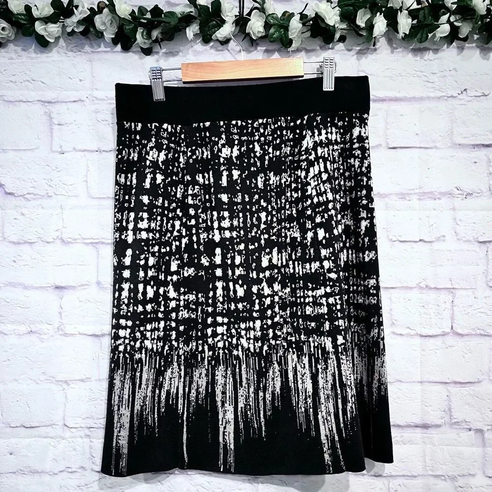 NIC+ZOE Size Small Black White Paneled Knit Skirt Elastic‎ Waist Business Casual